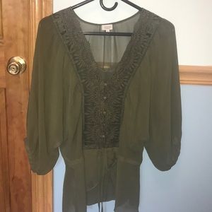 Size Small- quarter sleeved blouse